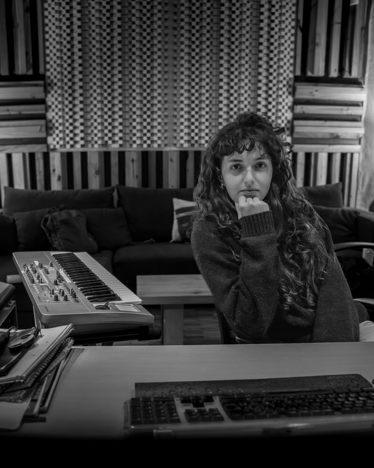 Producer Nicolas Weiss and vocalist Lucia Schellemberg shaping Café Velorio’s EP “Mínimo Aporte a la Cultura