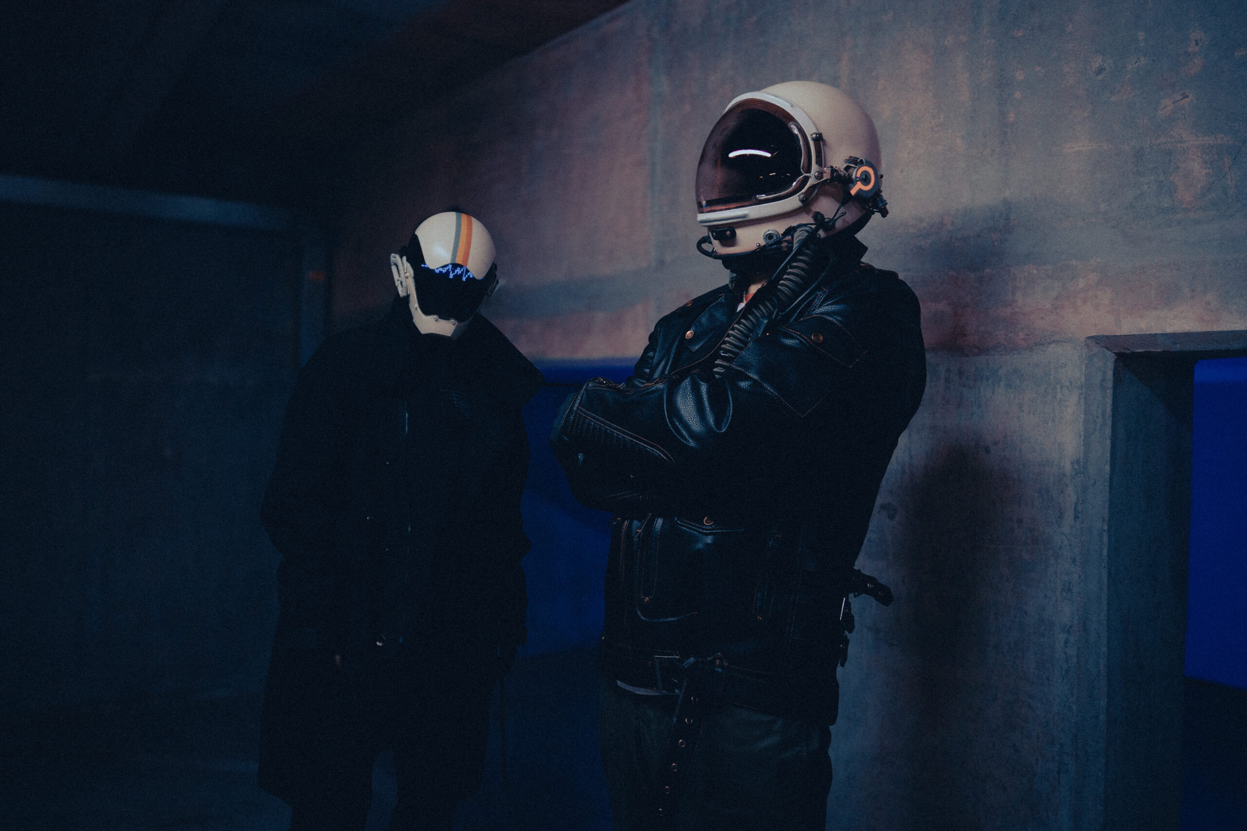 Max Macready UK synthwave duo performing live, blending old-school synths and bright guitar lines in an atmospheric set